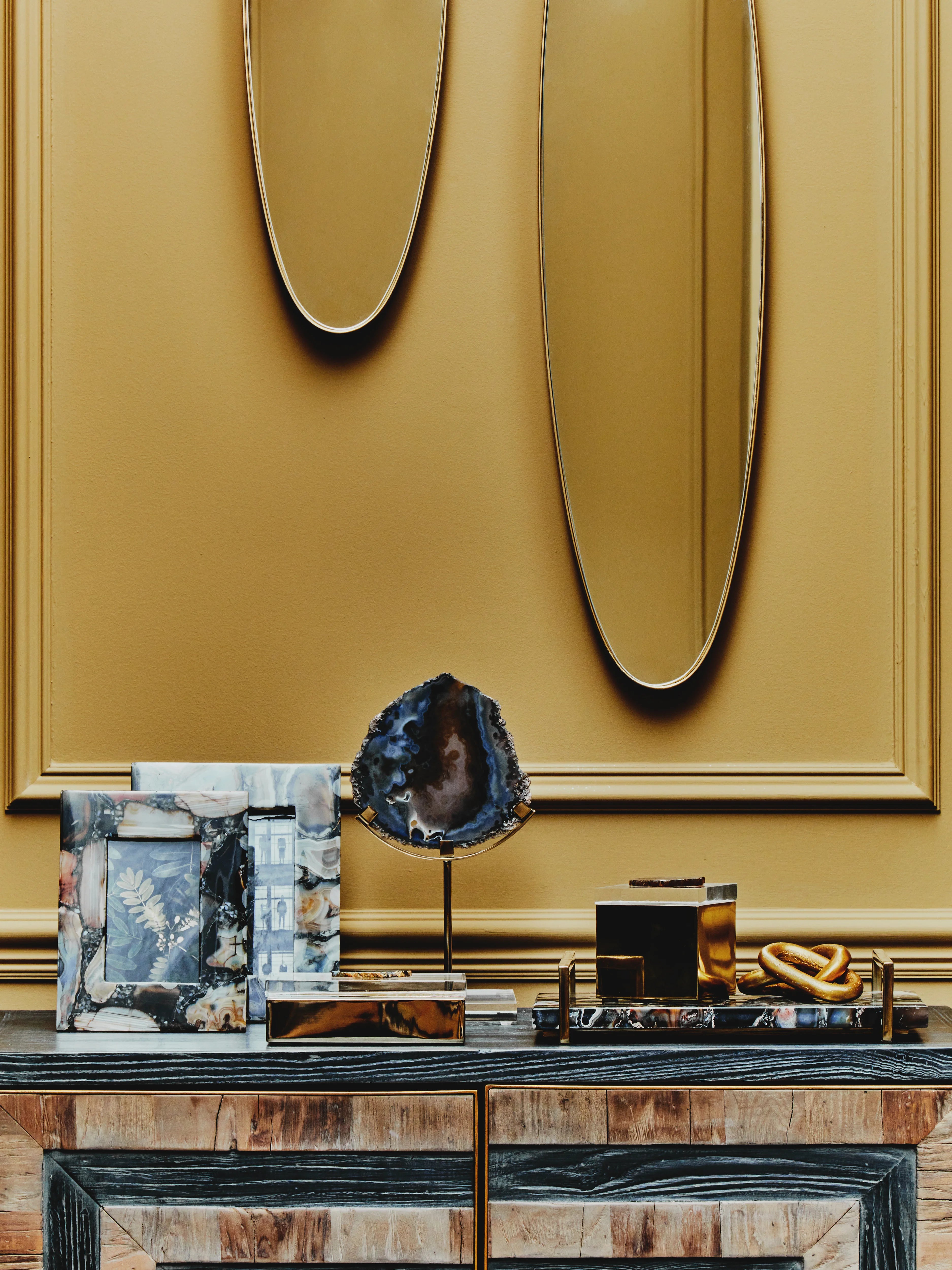 Monzoro Black Agate Stone & Gold Tray | Small